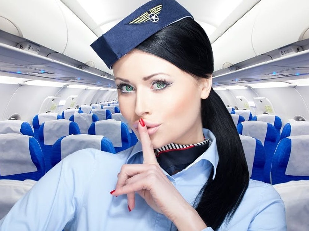 Американская стюардесса рассказала о наличии секретных помещений, скрытых о...
